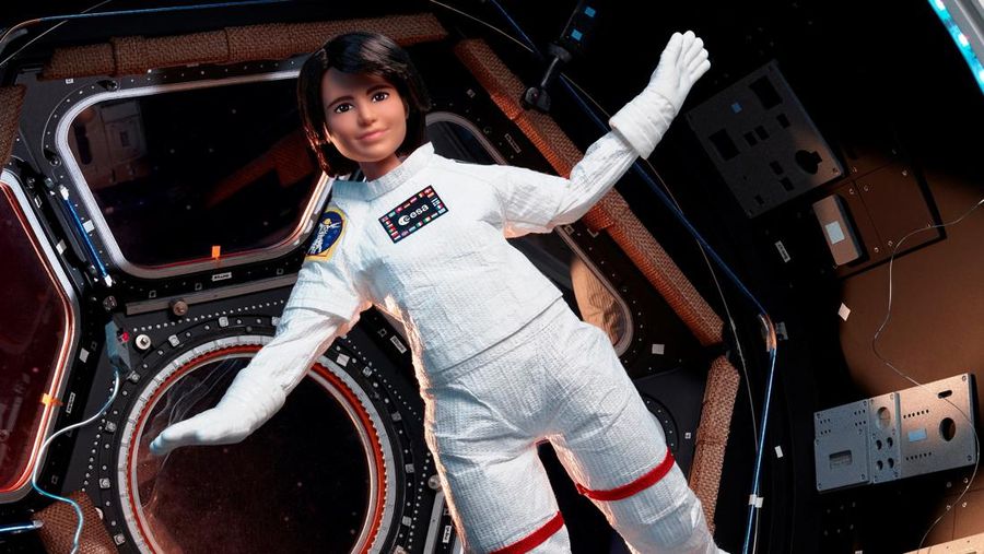 A handout picture shows Europe's first female commander of the ISS, ESA astronaut Samantha Cristoforetti with her lookalike Barbie doll at the International Space Station (ISS). ESA/Handout via REUTERS   THIS IMAGE HAS BEEN SUPPLIED BY A THIRD PARTY. MANDATORY CREDIT. NO RESALES. NO ARCHIVES. NO NEW USE AFTER NOVEMBER 3, 2022