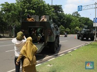 Potret Tank Hingga 'Badak Tempur' Nongkrong di Depan Istana