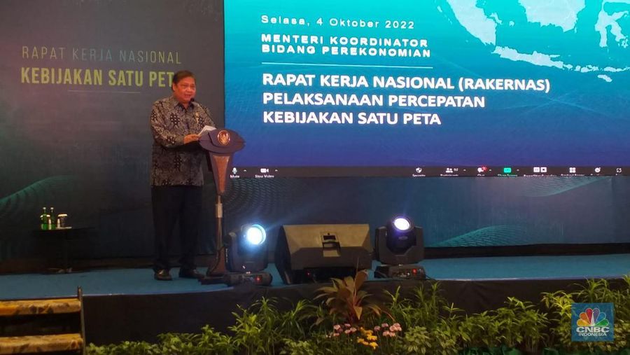 Menko Perekonomian Airlangga Hartarto membuka Rakernas kebijakan satu peta, Selasa (4/10/2022).