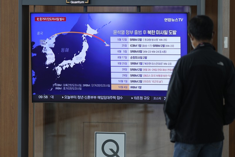 South Korea Koreas Tensions A TV screen showing a news program reporting about North Korea's missile launch with file footage, is seen at the Seoul Railway Station in Seoul, South Korea, Tuesday, Oct. 4, 2022. North Korea on Tuesday fired an intermediate-range ballistic missile over Japan for the first time in five years, forcing Japan to issue evacuation notices and suspend trains, as the North escalates tests of weapons designed to strike regional U.S. allies. (AP Photo/Lee Jin-man)