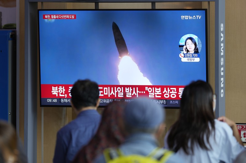 South Korea Koreas Tensions A TV screen showing a news program reporting about North Korea's missile launch with file footage, is seen at the Seoul Railway Station in Seoul, South Korea, Tuesday, Oct. 4, 2022. North Korea on Tuesday fired an intermediate-range ballistic missile over Japan for the first time in five years, forcing Japan to issue evacuation notices and suspend trains, as the North escalates tests of weapons designed to strike regional U.S. allies. (AP Photo/Lee Jin-man)