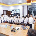 Puluhan Pelajar Sambangi Menantu Jokowi di Balai Kota