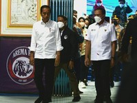 Gaya Jokowi Cek Stadion Kanjuruhan, Minta Audit Total!
