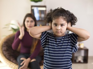 Riset: Disiplin yang Keras dari Ortu Dapat Merusak Harga Diri Anak-anak