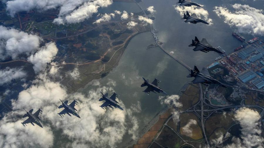 A surface-to-surface missile is fired into the sea off the east coast in this handout picture provided by the Defense Ministry, South Korea, October 5, 2022. South Korean Defense Ministry/Handout via REUTERS ATTENTION EDITORS - THIS IMAGE HAS BEEN SUPPLIED BY A THIRD PARTY.