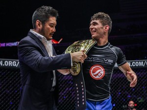 Dari UFC, WWE dan ONE Championship, Mana yang Paling Cuan?