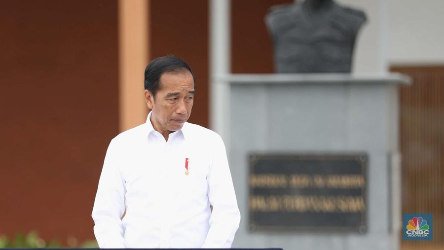 Presiden Joko Widodo meresmikan revitalisasi fasilitas di Pangkalan Tentara Nasional Indonesia Angkatan Udara (Lanud)/Bandar Udara (Bandara) Halim Perdanakusuma Jakarta, Rabu (5/10/2022).  (CNBC Indonesia/Tri Susilo)