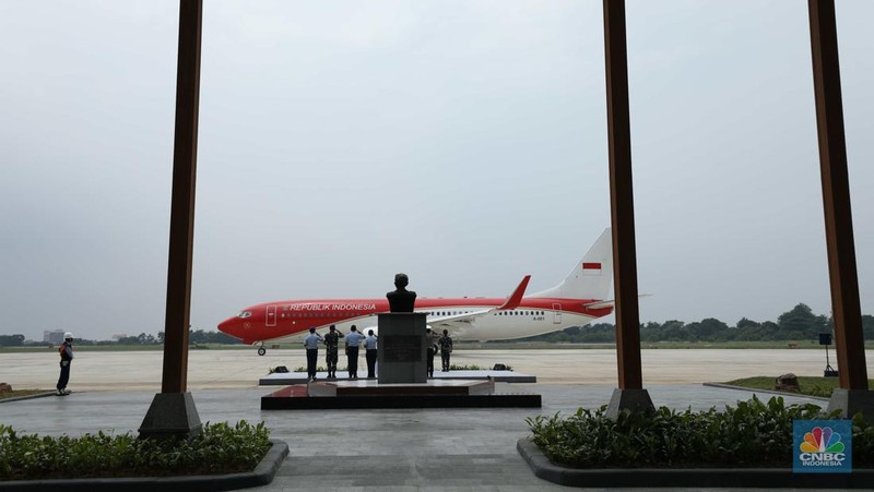 Presiden Joko Widodo meresmikan revitalisasi fasilitas di Pangkalan Tentara Nasional Indonesia Angkatan Udara (Lanud)/Bandar Udara (Bandara) Halim Perdanakusuma Jakarta, Rabu (5/10/2022).  (CNBC Indonesia/Tri Susilo)