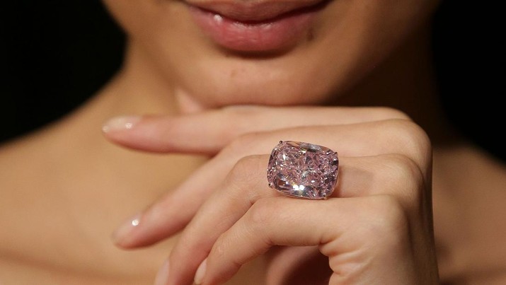 5 Seleb Ini Punya Cincin Nikah Termahal di Dunia 5 Seleb Ini Punya Cincin Nikah Termahal di Dunia