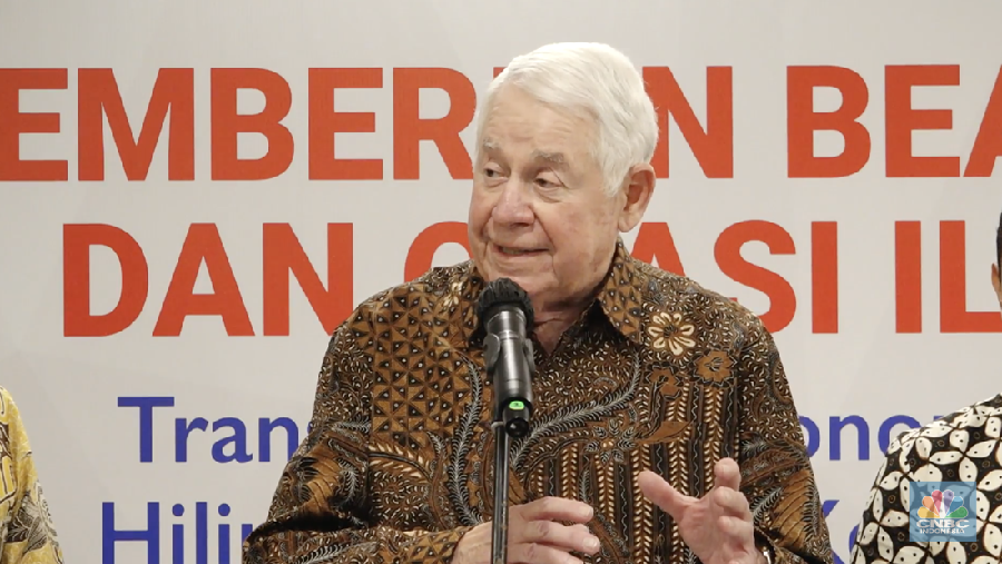 Chairman of the Board and Chief Executive Officer Freeport-McMoran, Richard C. Adkerson di hari kedua acara Orasi Ilmiah Transformasi Ekonomi Melalui Hilirisasi dengan Kearifan Lokal yang di selenggarakan oleh Kementerian Investasi/BKPM dan PT Freeport Indonesia  di Universitas UI Depok dan ITB Bandung, Jawa Barat.