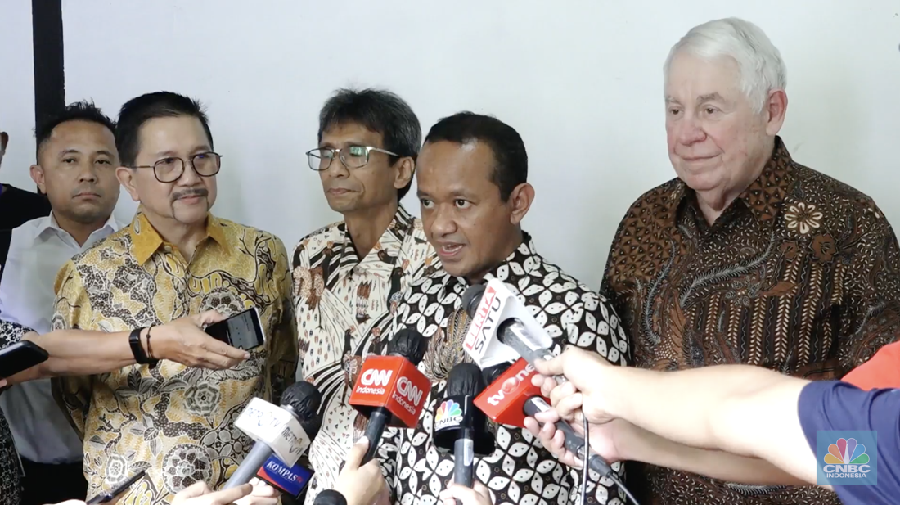 Menteri BKPM, Bahlil Lahadalia, di hari kedua acara Orasi Ilmiah Transformasi Ekonomi Melalui Hilirisasi dengan Kearifan Lokal yang di selenggarakan oleh Kementerian Investasi/BKPM dan PT Freeport Indonesia di Universitas UI Depok dan ITB Bandung, Jawa Barat.