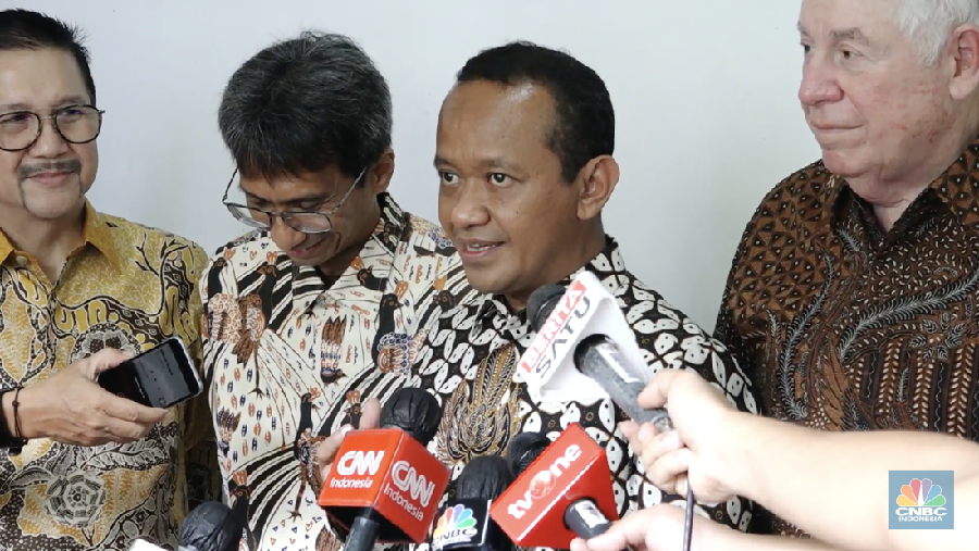 Menteri BKPM, Bahlil Lahadalia, di hari kedua acara Orasi Ilmiah Transformasi Ekonomi Melalui Hilirisasi dengan Kearifan Lokal yang di selenggarakan oleh Kementerian Investasi/BKPM dan PT Freeport Indonesia di Universitas UI Depok dan ITB Bandung, Jawa Barat.