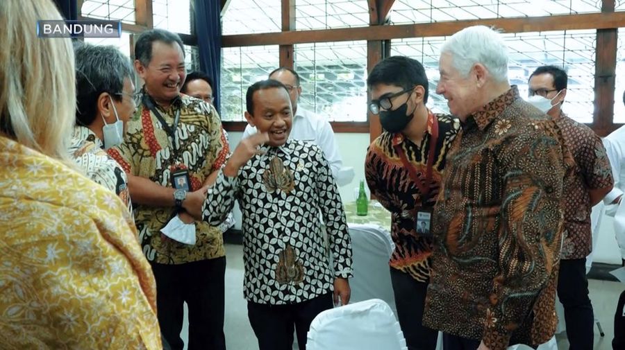 Menteri BKPM, Bahlil Lahadalia, di hari kedua acara Orasi Ilmiah Transformasi Ekonomi Melalui Hilirisasi dengan Kearifan Lokal yang di selenggarakan oleh Kementerian Investasi/BKPM dan PT Freeport Indonesia di Universitas UI Depok dan ITB Bandung, Jawa Barat. (CNBC Indonesia TV)