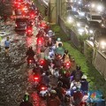 Mobil Listrik Terobos Genangan Banjir, Aman Nggak Ya?