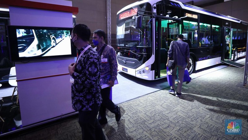Pameran Busworld Southeast Asia 2022 di JIExpo Kemayoran Jakarta, Kamis (6/10/2022). Pameran bus terbesar di Asia Tenggara ini berlangsung pada 5 - 7 Oktober 2022. (CNBC Indonesia/Tri Susilo)