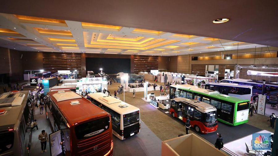 Pameran Busworld Southeast Asia 2022 di JIExpo Kemayoran Jakarta, Kamis (6/10/2022). Pameran bus terbesar di Asia Tenggara ini berlangsung pada 5 - 7 Oktober 2022. (CNBC Indonesia/Tri Susilo)
