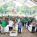 Wali Kota Medan Bagikan Subsidi ke Ojol dan Penarik Betor
