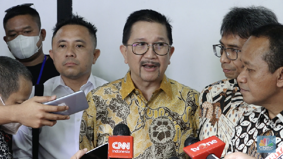 Presiden Direktur PT Freeport Indonesia, Tony Wenas di hari kedua acara Orasi Ilmiah Transformasi Ekonomi Melalui Hilirisasi dengan Kearifan Lokal yang di selenggarakan oleh Kementerian Investasi/BKPM dan PT Freeport Indonesia di Universitas UI Depok dan ITB Bandung, Jawa Barat. (CNBC Indonesia)