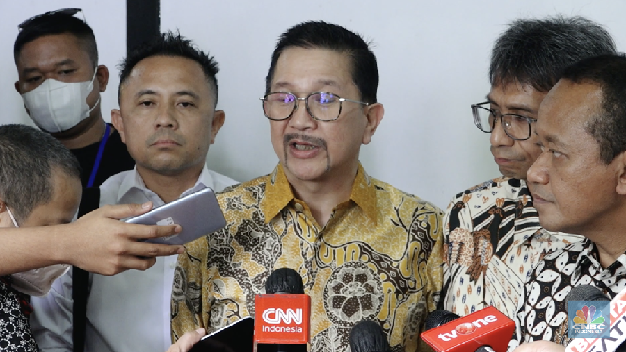 Presiden Direktur PT Freeport Indonesia, Tony Wenas di hari kedua acara Orasi Ilmiah Transformasi Ekonomi Melalui Hilirisasi dengan Kearifan Lokal yang di selenggarakan oleh Kementerian Investasi/BKPM dan PT Freeport Indonesia di Universitas UI Depok dan ITB Bandung, Jawa Barat. (CNBC Indonesia)