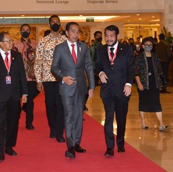 Jokowi & Cerita Dunia yang Dilanda Mimpi Buruk Berkepanjangan