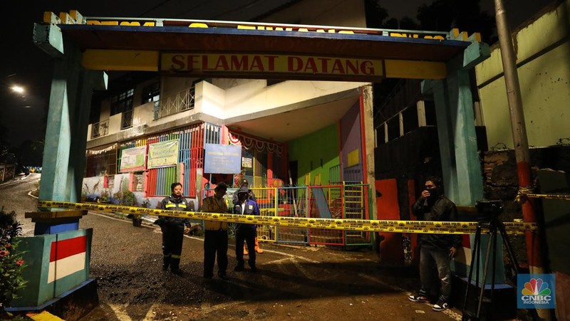 Peristiwa tembok roboh terjadi di Madrasah Tsanawiyah Negeri (MTsN) 19 Pondok Labu, Cilandak, Jakarta Selatan. (CNBC Indonesia/Tri Susilo)
