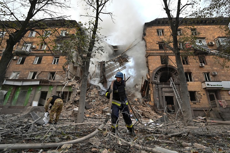 UKRAINE-CRISIS/ZAPORIZHZHIA A rescuer works at the site of a residential building heavily damaged by a Russian missile strike, amid their attack on Ukraine, in Zaporizhzhia, Ukraine October 6, 2022. REUTERS/Stringer