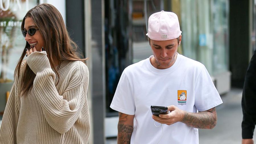 LOS ANGELES, CA - SEPTEMBER 30: Hailey Bieber and Justin Bieber are seen on September 30, 2022 in Los Angeles, California.  (Photo by Bellocqimages/Bauer-Griffin/GC Images)