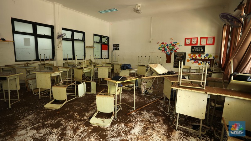 Suasana Terkini MTSN 19 Jakarta, Masih Penuh Lumpur. (CNBC IndonesiaTri Susilo)
