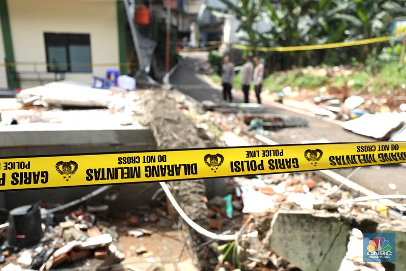 Suasana Terkini MTSN 19 Jakarta, Masih Penuh Lumpur. (CNBC IndonesiaTri Susilo) Suasana Terkini MTSN 19 Jakarta, Masih Penuh Lumpur. (CNBC IndonesiaTri Susilo)