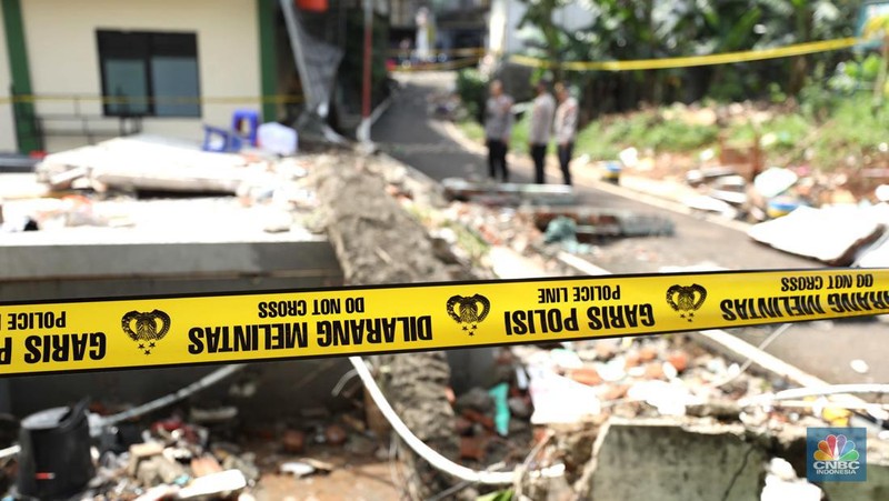Suasana Terkini MTSN 19 Jakarta, Masih Penuh Lumpur. (CNBC IndonesiaTri Susilo)
