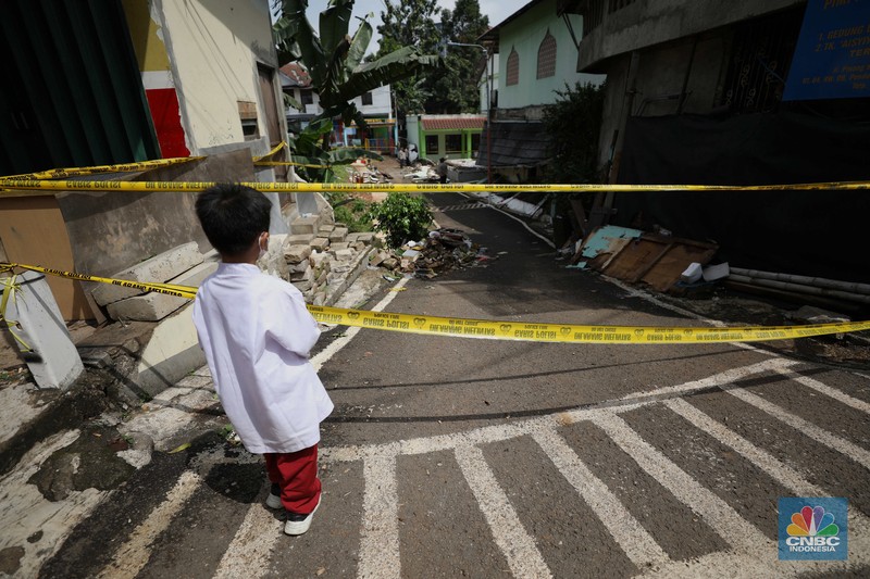 Suasana Terkini MTSN 19 Jakarta, Masih Penuh Lumpur. (CNBC IndonesiaTri Susilo) Suasana Terkini MTSN 19 Jakarta, Masih Penuh Lumpur. (CNBC IndonesiaTri Susilo)