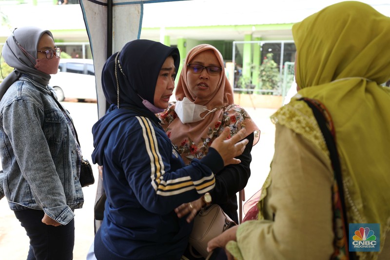 Suasana Terkini MTSN 19 Jakarta, Masih Penuh Lumpur. (CNBC IndonesiaTri Susilo) Suasana Terkini MTSN 19 Jakarta, Masih Penuh Lumpur. (CNBC IndonesiaTri Susilo)
