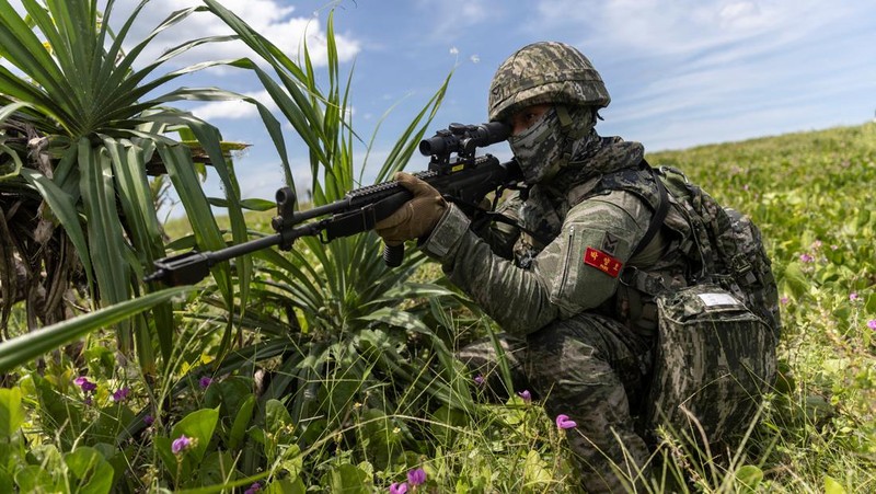 Amerika Serikat (AS) dan Korea Selatan (Korsel) menggelar latihan maritim gabungan dengan kapal induk AS pada Jumat (7/10) waktu setempat. (REUTERS/ELOISA LOPEZ)