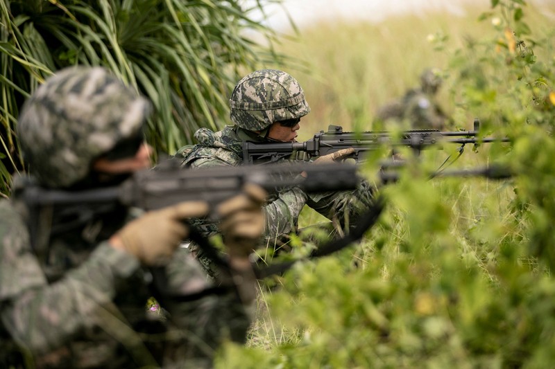 Amerika Serikat (AS) dan Korea Selatan (Korsel) menggelar latihan maritim gabungan dengan kapal induk AS pada Jumat (7/10) waktu setempat. (REUTERS/ELOISA LOPEZ)