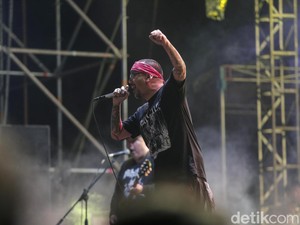 Video: Suara Vokal Seringai Untuk Gaza di Konser Serigala Militia Selamanya