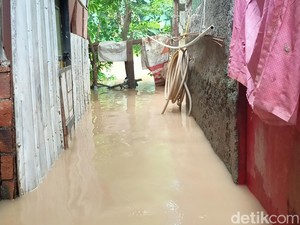 Warga Korban Banjir Jatinegara: Sodetan Ciliwung Nggak Berpengaruh