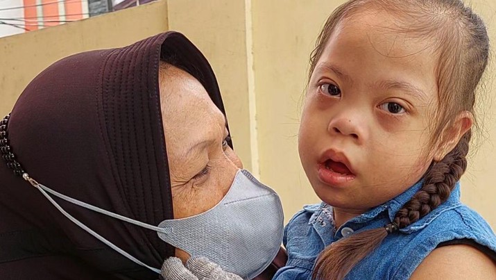 Perjuangan Ibu Siti Sembuhkan Anaknya Penderita Syndrome Down