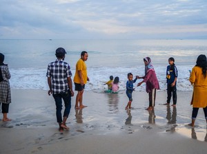Ditonjok Preman Pantai Santolo, Emak-emak di Garut Babak Belur