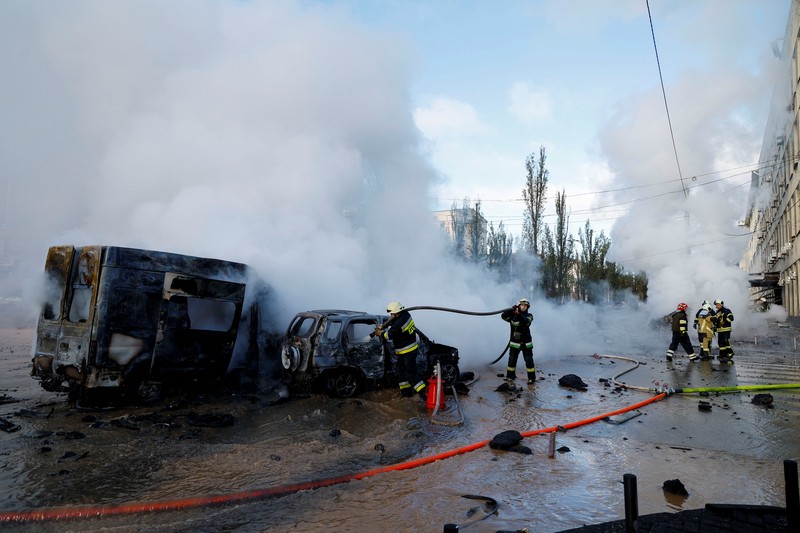 Asap mengepul di atas kota setelah serangan rudal Rusia, di tengah serangan Rusia ke Ukraina, di Kyiv, Ukraina 10 Oktober 2022. (REUTERS/STRINGER) Asap mengepul di atas kota setelah serangan rudal Rusia, di tengah serangan Rusia ke Ukraina, di Kyiv, Ukraina 10 Oktober 2022. (REUTERS/STRINGER)