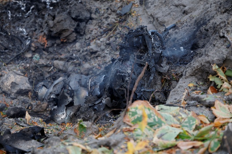 Mobil terlihat terbakar setelah serangan rudal Rusia, saat serangan Rusia berlanjut, di Kyiv, Ukraina 10 Oktober 2022. (REUTERS/Valentyn Ogirenko) Mobil terlihat terbakar setelah serangan rudal Rusia, saat serangan Rusia berlanjut, di Kyiv, Ukraina 10 Oktober 2022. (REUTERS/Valentyn Ogirenko)