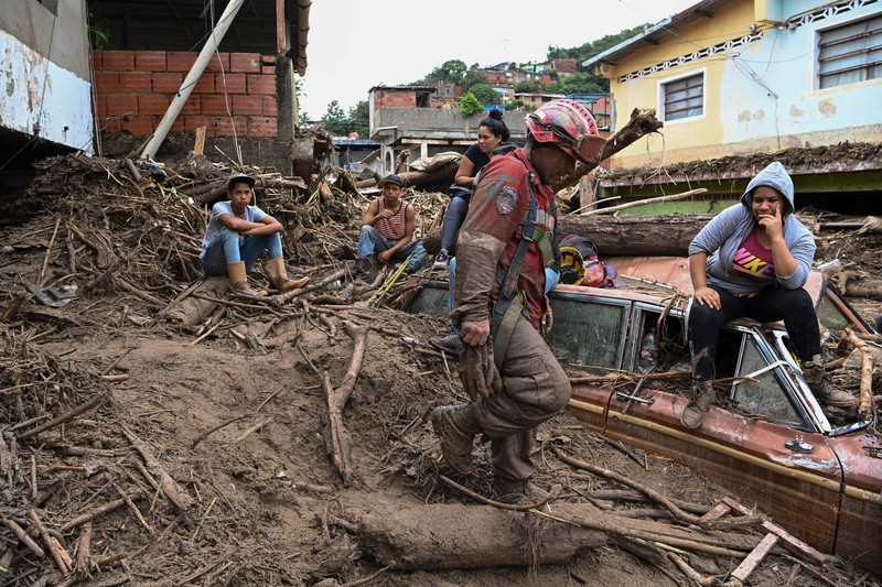 Tanah longsor terjadi di Venezuela setelah wilayah tersebut dilanda hujan deras. Sebanyak 22 orang dilaporkan tewas dan 52 orang lainnya masih hilang. (AFP via Getty Images/YURI CORTEZ) Tanah longsor terjadi di Venezuela setelah wilayah tersebut dilanda hujan deras. Sebanyak 22 orang dilaporkan tewas dan 52 orang lainnya masih hilang. (AFP via Getty Images/YURI CORTEZ)