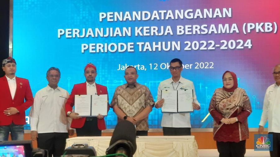 Acara Penandatanganan Perjanjian Kerja Bersama Manajemen & Serikat Pekerja PLN 2022-2024. (CNBC Indonesia/Firda Dwi Muliawati)