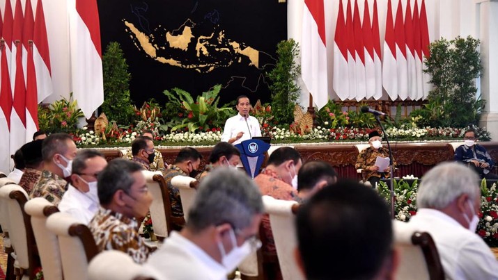 Jokowi saat memberikan pengarahan dalam Sidang Kabinet Paripurna yang digelar di Istana Negara. (Dok: Biro Pers Sekretariat Presiden) Jokowi saat memberikan pengarahan dalam Sidang Kabinet Paripurna yang digelar di Istana Negara. (Dok: Biro Pers Sekretariat Presiden)