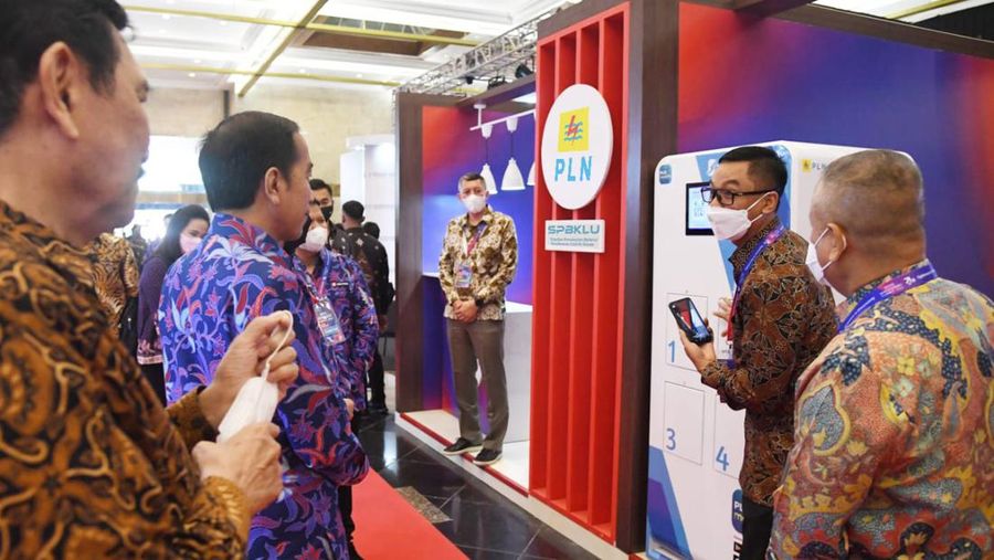Jokowi Tinjau SPKLU PLN. (Dok: BPMI Setpres)