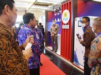 Bos PLN Pamer Tukar Cepat Baterai Kendaraan Listrik ke Jokowi