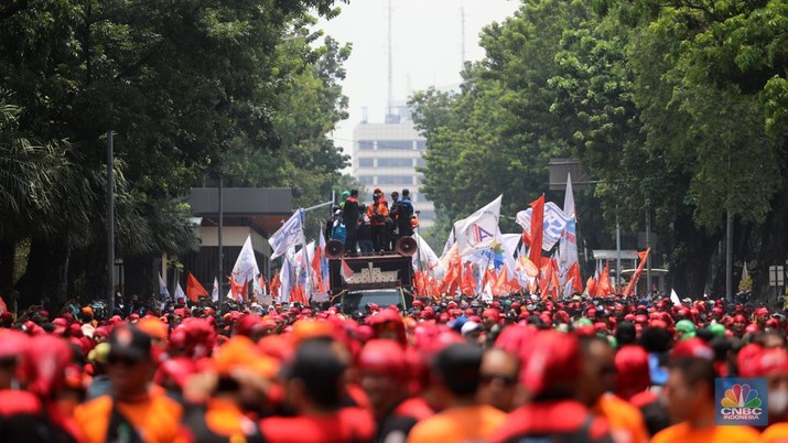 Upah Tahun Depan Jadi Naik 13%? Begini Peluangnya