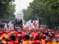 Upah Tahun Depan Jadi Naik 13%? Begini Peluangnya