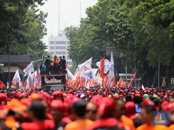 Upah Tahun Depan Jadi Naik 13%? Begini Peluangnya