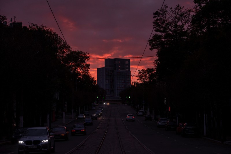 Pemandangan pusat kota tanpa listrik setelah infrastruktur sipil kritis dihantam serangan rudal Rusia di Lviv, Ukraina 11 Oktober 2022. (REUTERS/STRINGER) Pemandangan pusat kota tanpa listrik setelah infrastruktur sipil kritis dihantam serangan rudal Rusia di Lviv, Ukraina 11 Oktober 2022. (REUTERS/STRINGER)