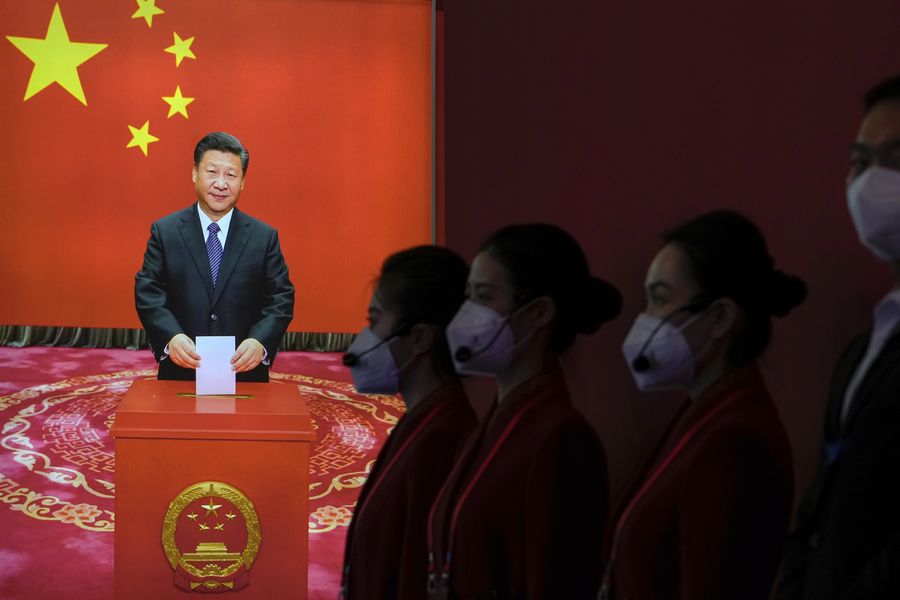 Presiden Xi Jinping dan pencapaiannya di Tiongkok di bawah kepemimpinannya di Balai Pameran Beijing di ibu kota tempat Kongres Partai ke-20 akan diadakan di Beijing, Rabu, 12 Oktober 2022. (AP/Andy Wong)